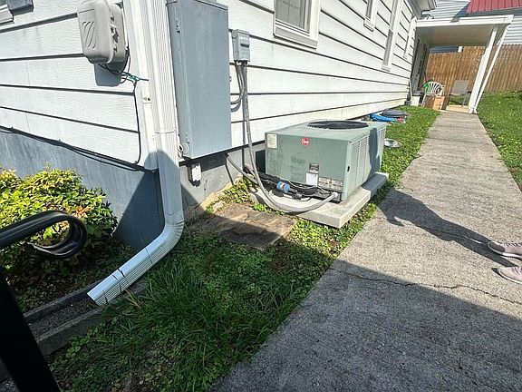 3rd image of 5406 Greencrest Rd