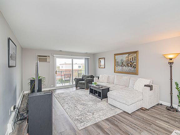 4th image of 5506 Lincoln Ave Unit 516