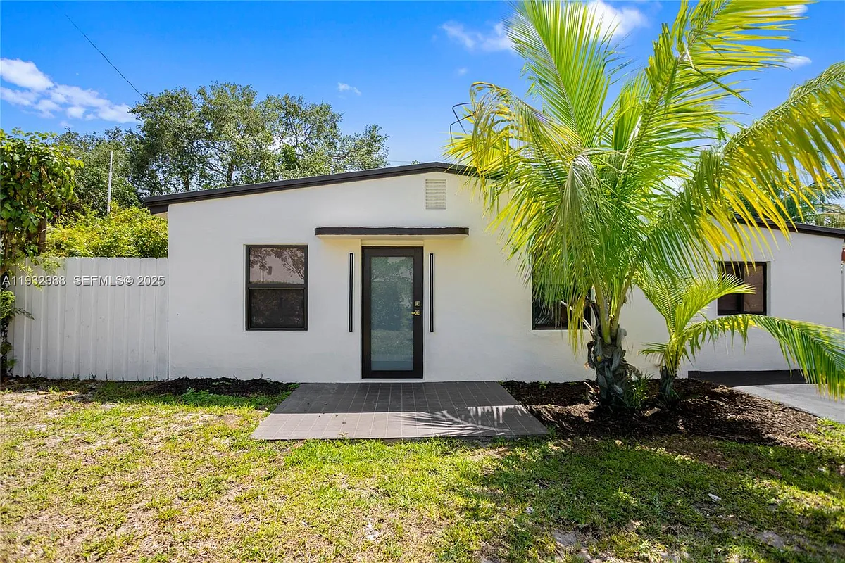 Building Photo - 1640 NE 183rd St