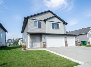 319 6th St E, Horace, ND 58047