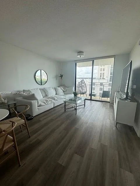 1300 Ponce Condo — Photo 4