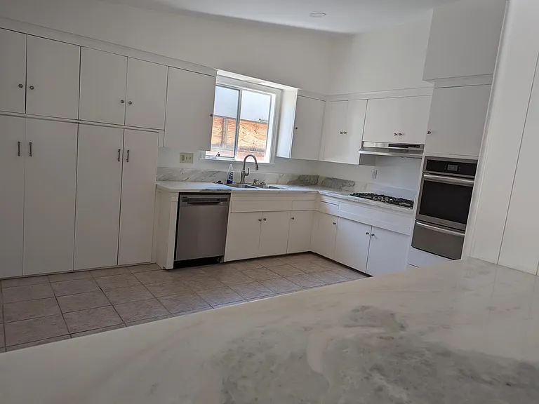5836 Wish Ave — Photo 2