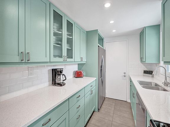 5th image of 720 Bayshore Drive #302