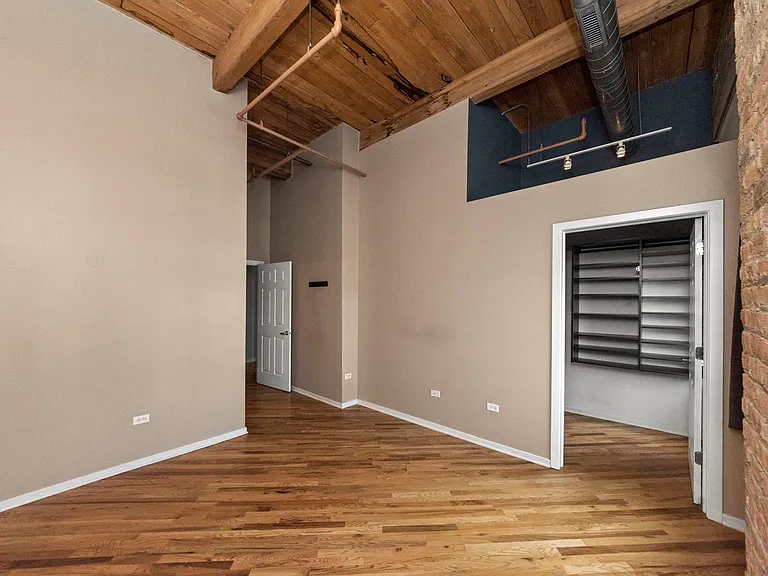 1040 W Adams St #610 — Photo 6