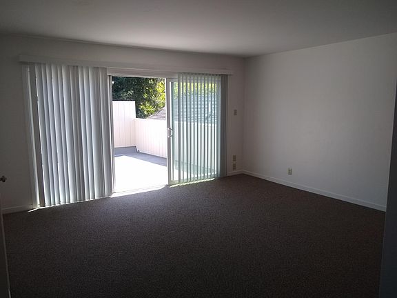 3rd image of 444 Villa Ter #3