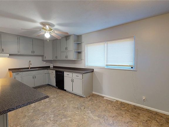 4th image of 537 Dawn Ave