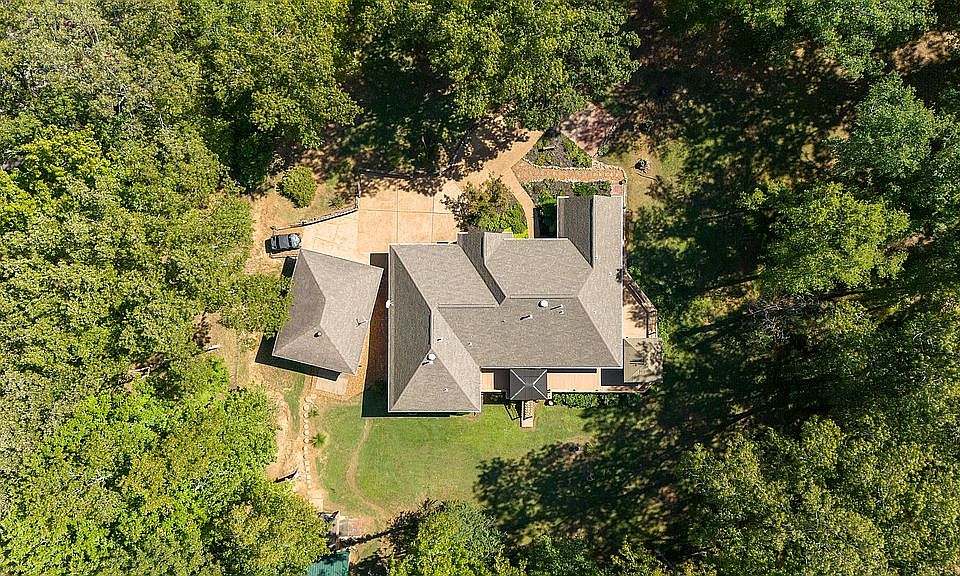 1st image of 615 Stewart Rd