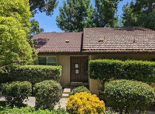 16 N Sparrowhawk Ln, Oak Park, CA 91377