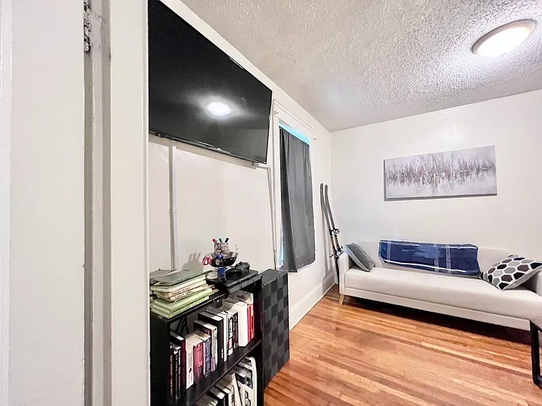 26 Chiswick Rd #6 — Photo 4