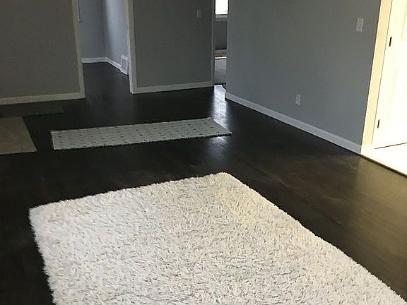 4th image of 837 Warwick Dr