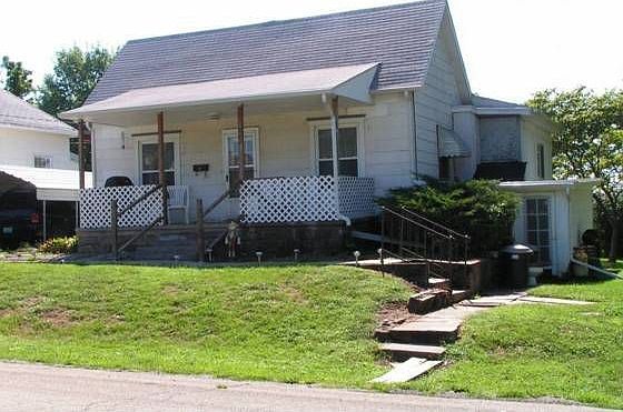 1st image of 421 S 2nd St