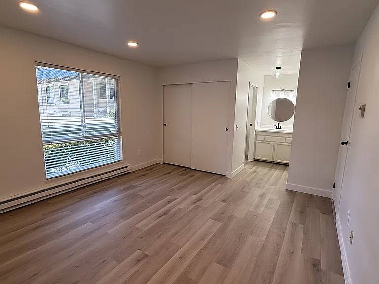 10211 NE 16th Pl #R6 — Photo 10