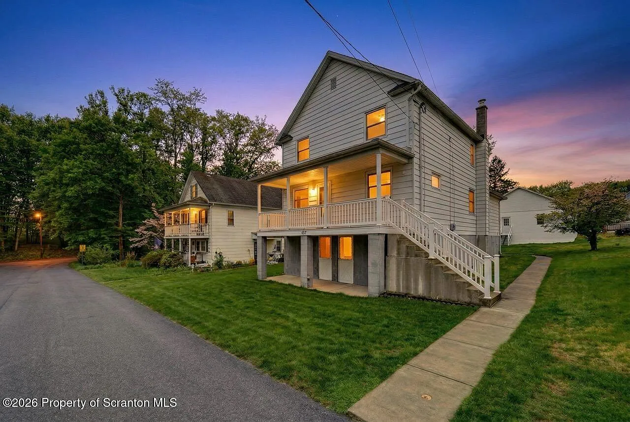 637 Carmalt St photo 1