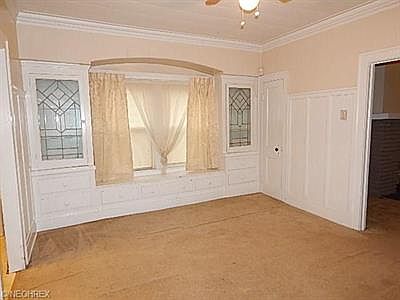 4th image of 8914 Yale Ave