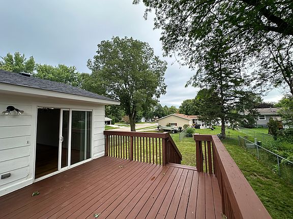 5th image of 854 16 1/2 St SE