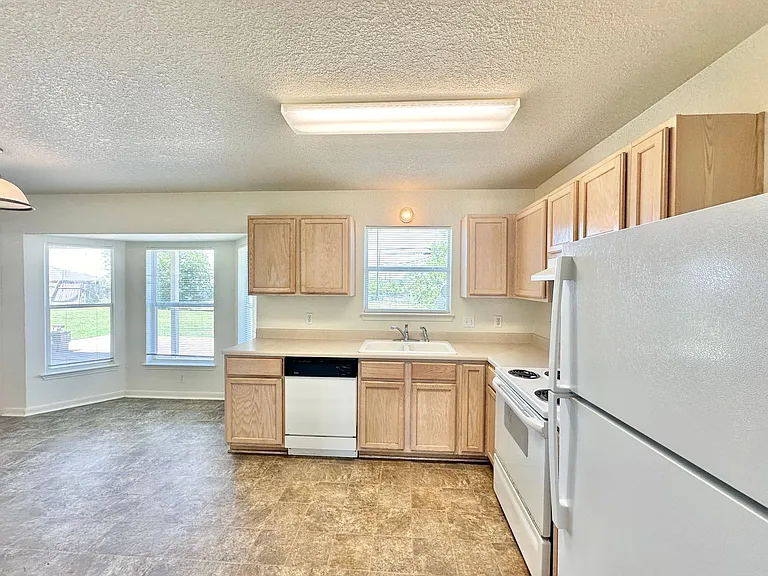2508 Edgefield St — Photo 8