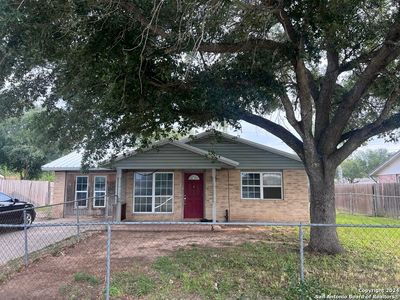 1504 Cadillac Dr, Three Rivers, TX, 78071
