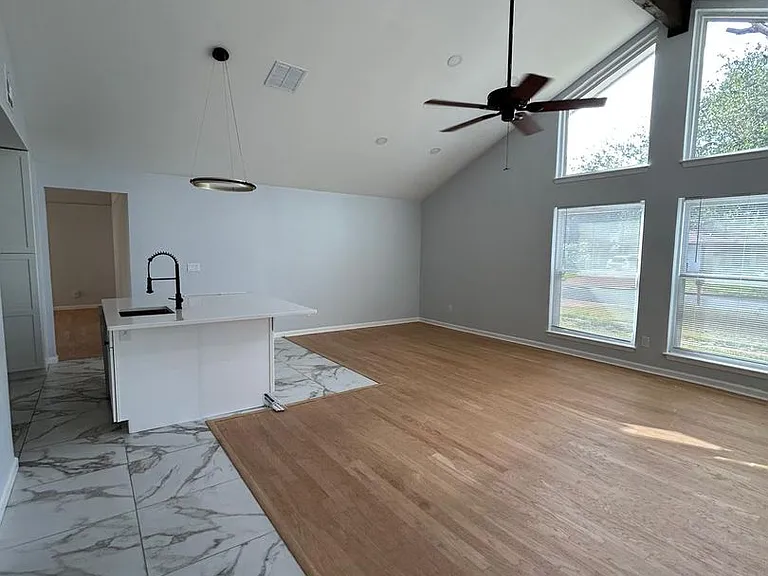 11803 Charing Cross Rd — Photo 1