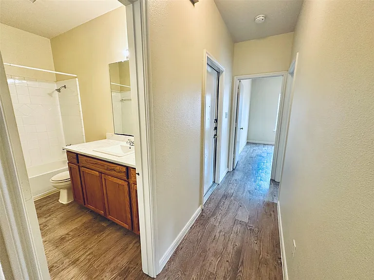 2873 Southampton Way #B — Photo 29