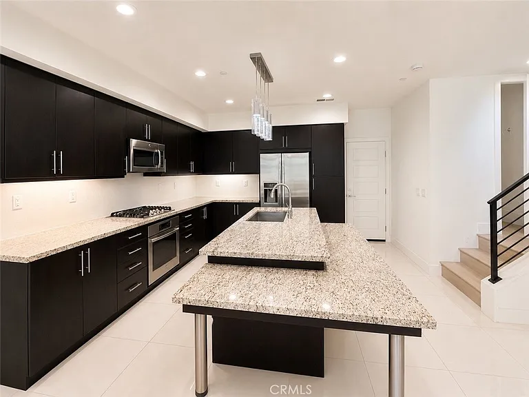 2400 Aperture Cir — Photo 2