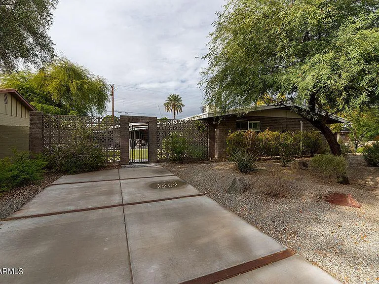 407 E Aepli Dr — Photo 3
