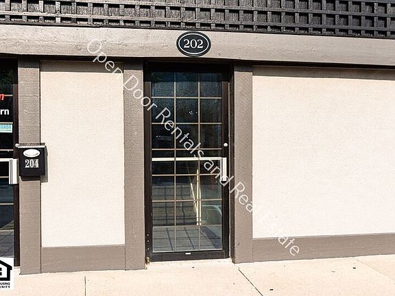 3rd image of 202 N Jackson St Unit 4