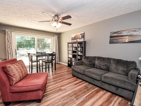 3rd image of 3912 W Indian Creek Dr
