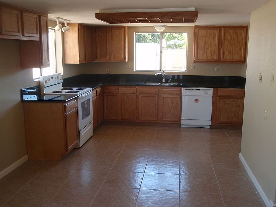 2nd image of 2839 W Solano Dr S