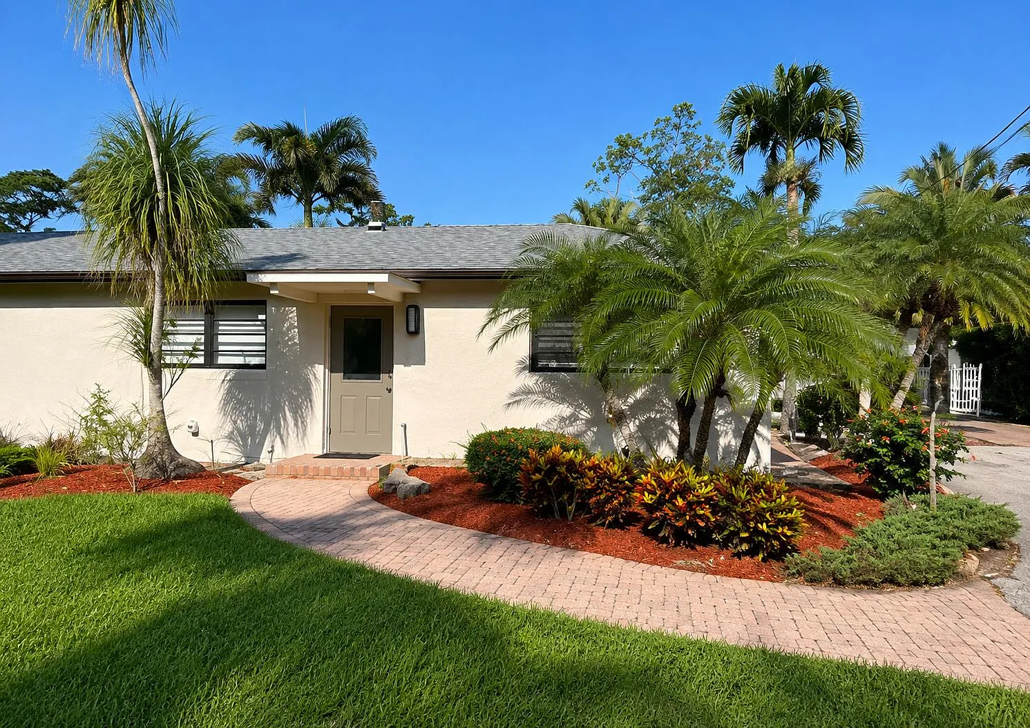2 bed, 1.0 bath, 1000 sqft, $2,500 — Photo 3