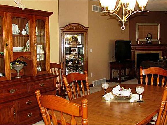 5th image of 678 Sun Valley Ct