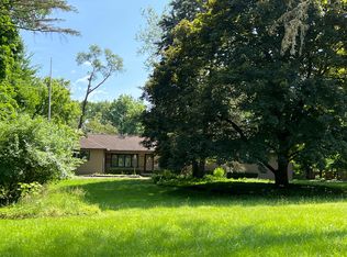 5135 Old Ct, West Bloomfield, MI 48322