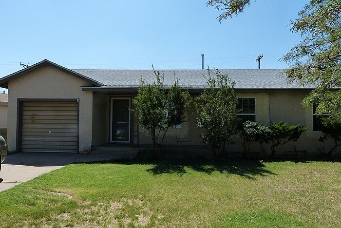 1st image of 125 E Plaza Dr