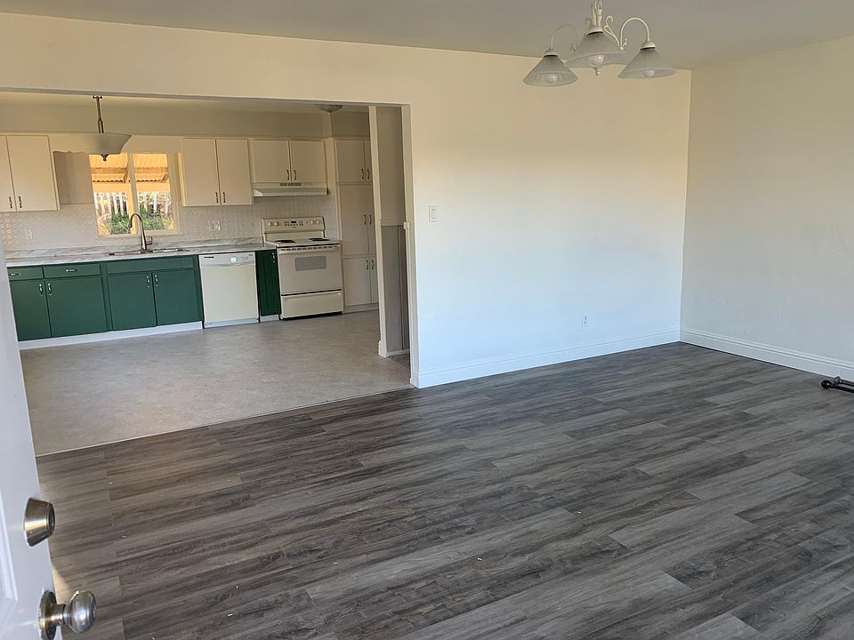 1st image of 323 Crestview Way #1