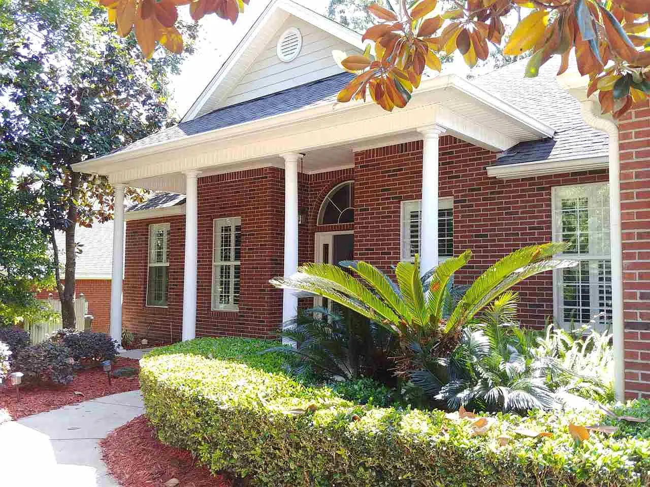 4 bed, 2.0 bath, 2317 sqft, $2,550 — Photo 2