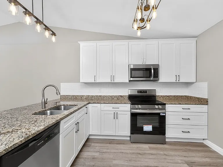2090 Como St #2090 — Photo 8