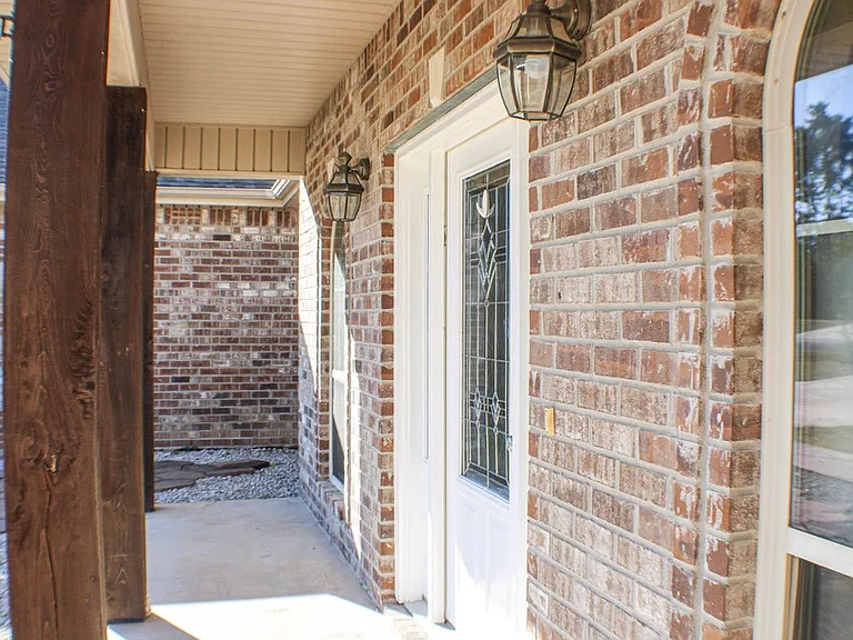162 James Dr — Photo 4