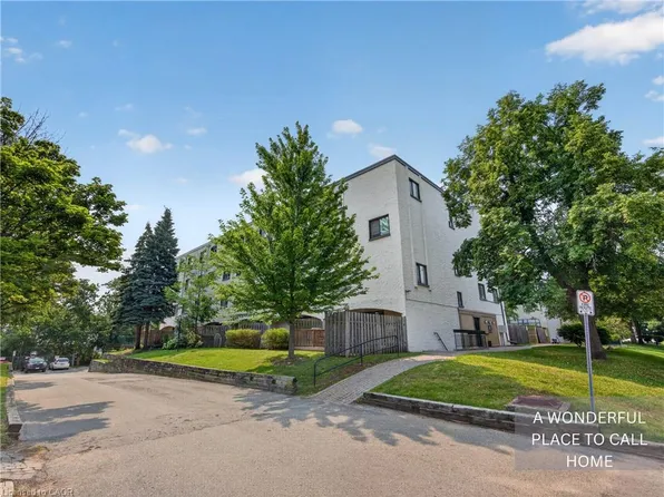 1050 Falgarwood Dr #112, Oakville, ON L6H 2P3
