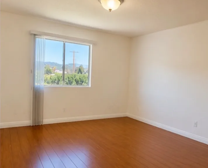 504 E Acacia Ave #6 — Photo 3
