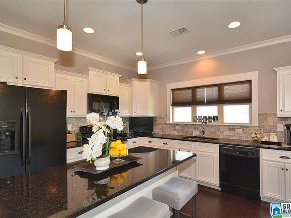 5th image of 455 Sherwood Cir