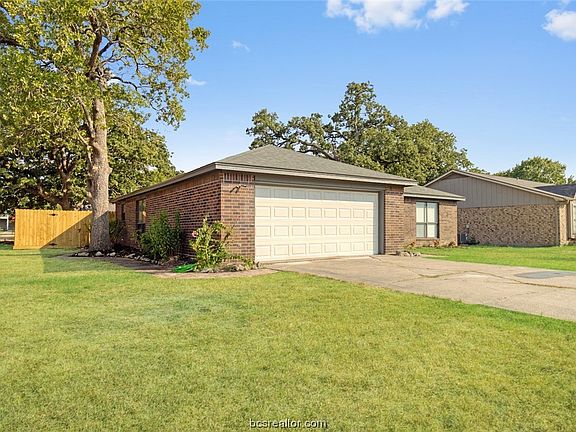 3rd image of 1308 Hardwood Ln