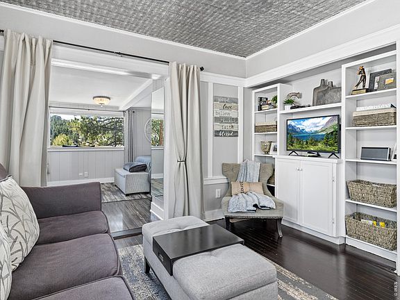 5th image of 216 Spruce Dr #1