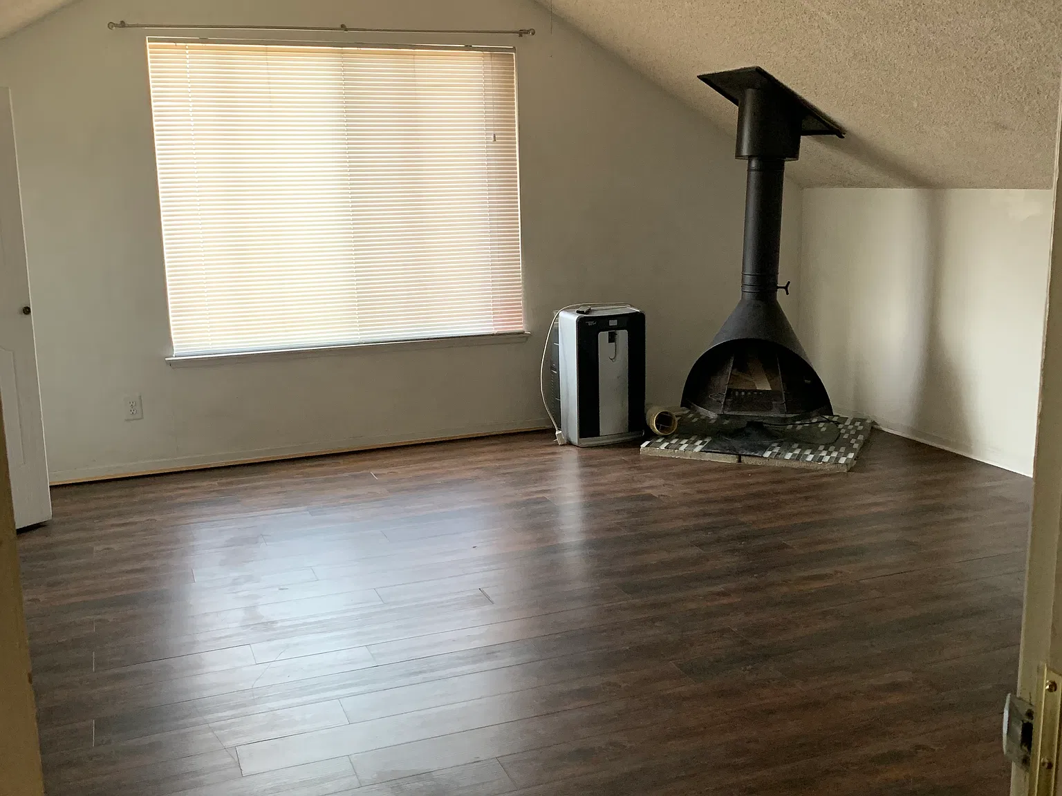 4 bed, 2330 sqft, $1,150 — Photo 1