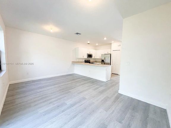 3rd image of 713 NE 208th Ter