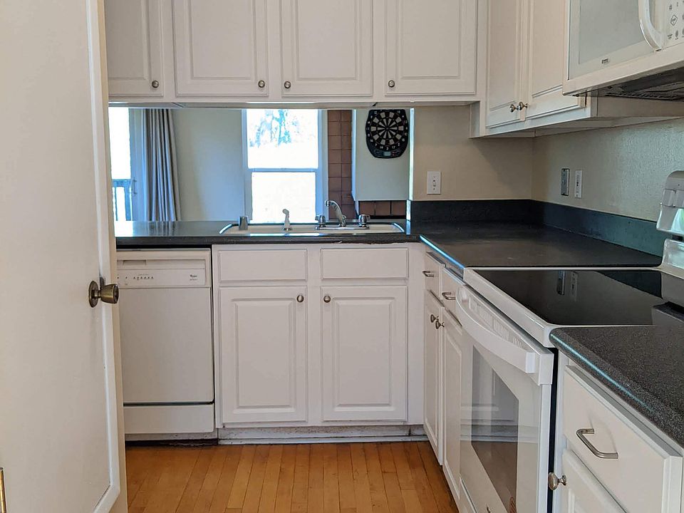 1st image of 105 Ascot Ct Unit B-1