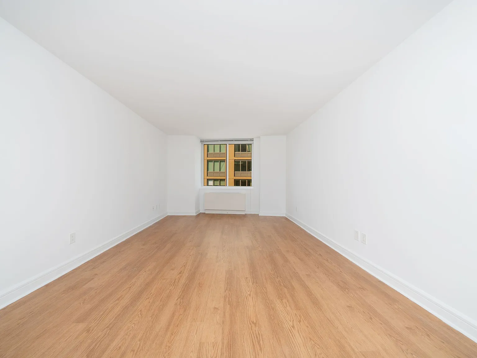 140 Riverside Boulevard — Photo 2