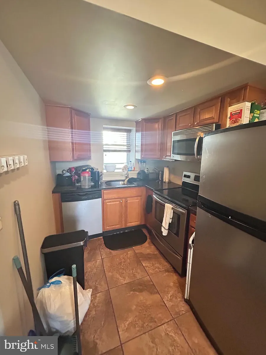 Photo 2 of 17 - 1710 W Girard Ave #2F - Philadelphia, PA Building Photo - 1710 W Girard Ave #2F