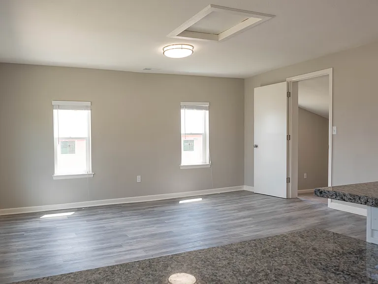 307 N 10th Ave — Photo 9