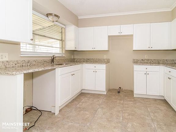 5th image of 329 Pearlwood St