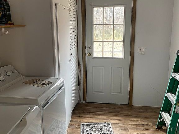 5th image of 4425 Bartlett Ln