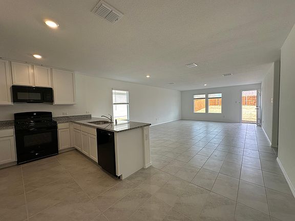 4th image of 7928 Churchill St
